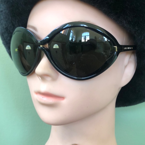 Louis Vuitton DAPHNE Polarized Sunglasses - Picture 5 of 11